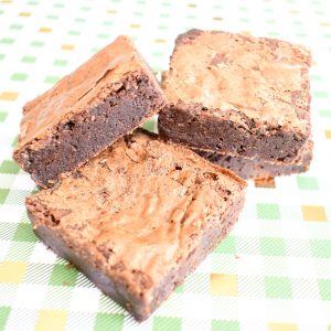 Bio Brownies Bestellen - Ook Vegan Brownies te bestellen - Onze brownies zijn 100% BIO, uniek van smaak, lekker fudgy, ambachtelijk, vers op order en makkelijk per post verstuurbaar! - Nu met gratis persoonlijk bericht!